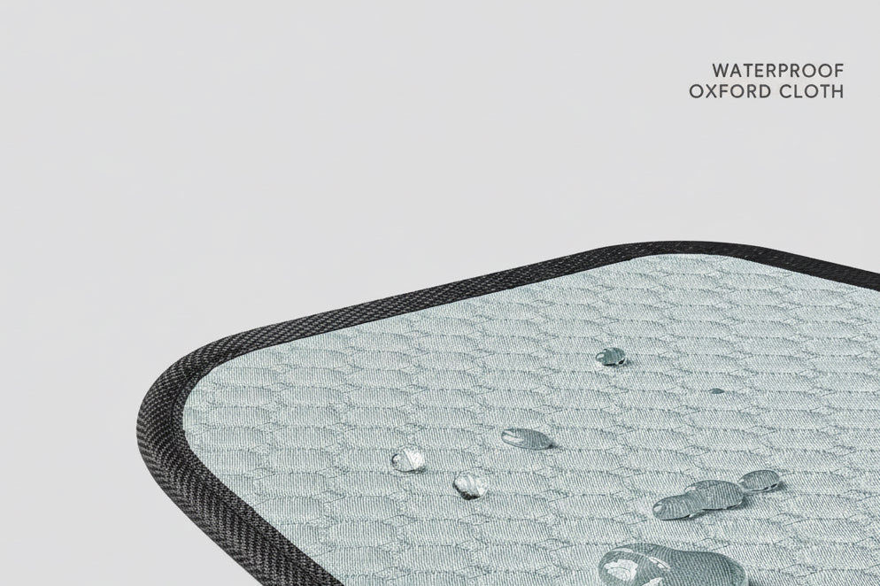 600D Oxford waterproof scratch-resistant fabric close-up with water beading