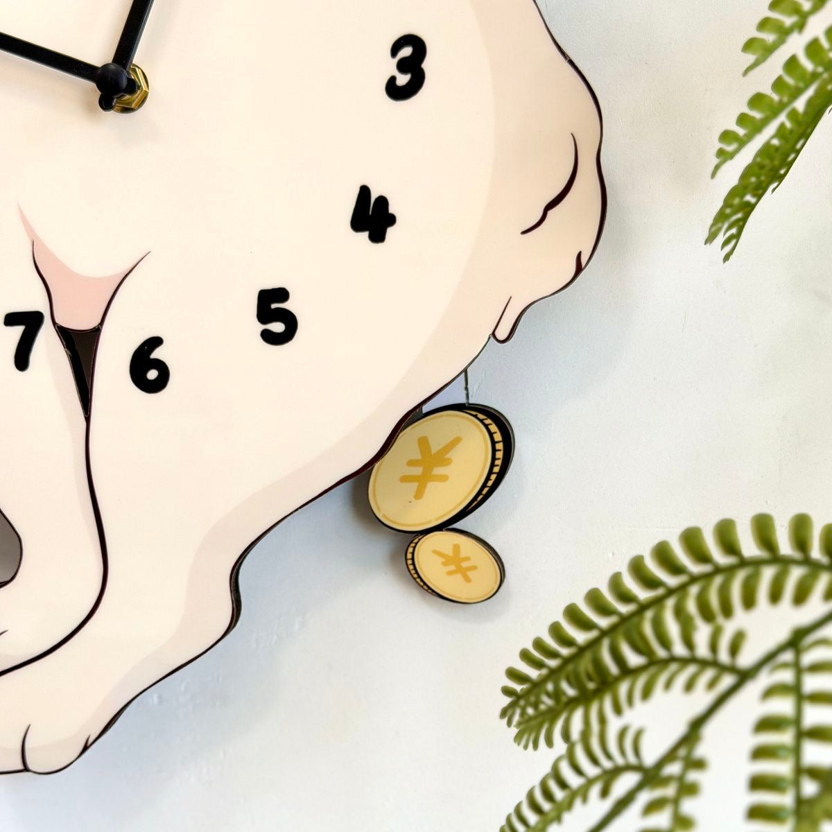 Cream Frenchie pendulum wall clock — gold coin ¥ motif pendulum detail